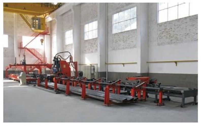 COMUP系列汽車(chē)縱梁平板、U型梁數(shù)控沖孔生產(chǎn)線(xiàn)